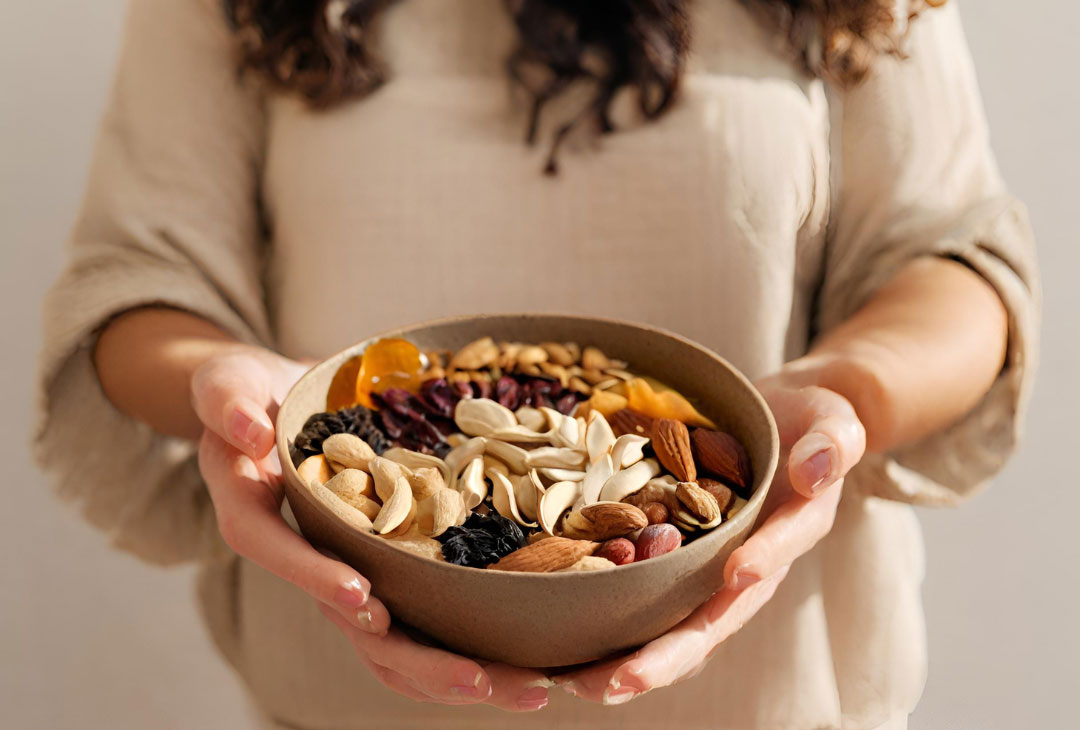 How eating nuts & seeds improve women health